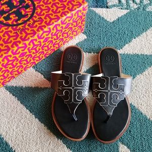 EUC {Tory Burch} Jamie Black & Ivory Thong Sandals